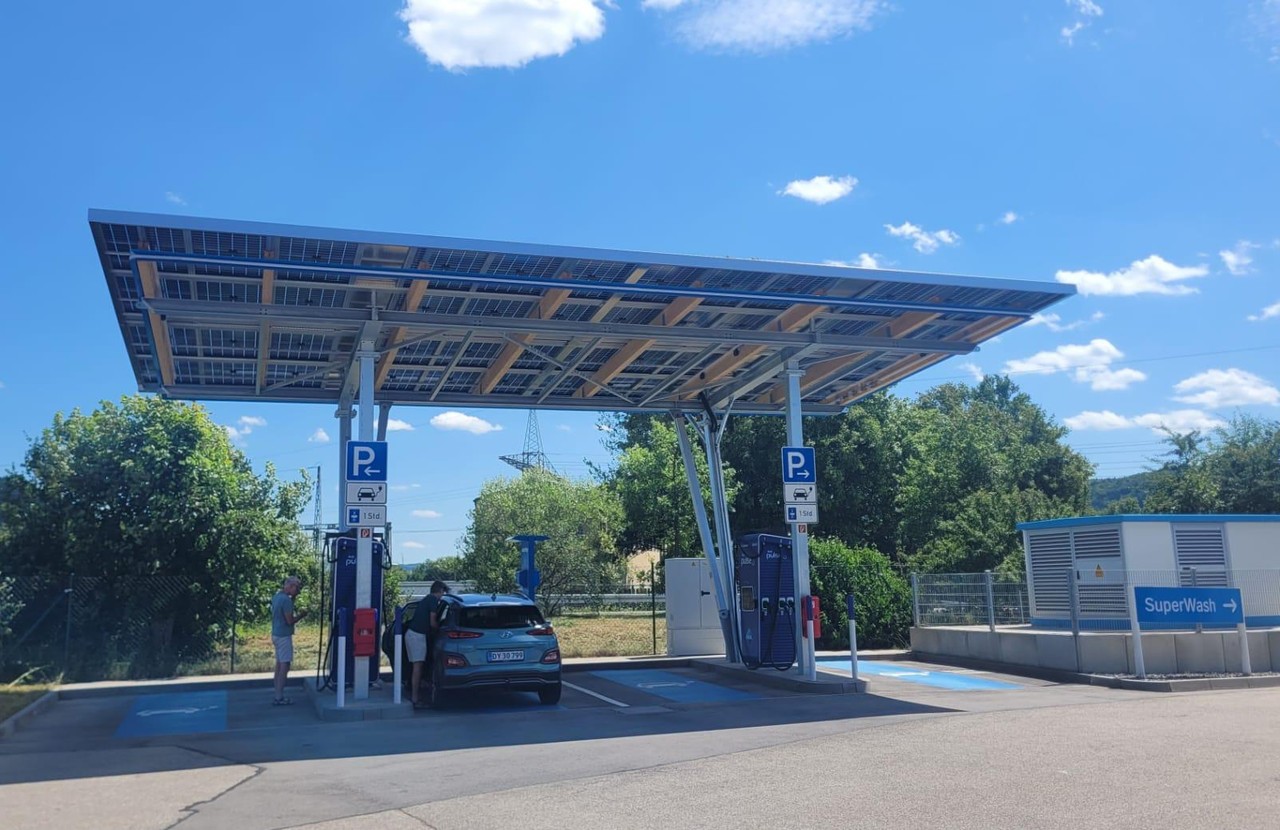 E-Ladeüberdachungen für ARAL pulse